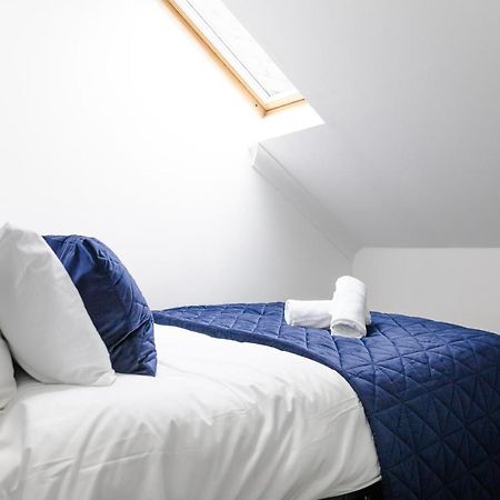 Chic Urban 2 Bedroom Apartments カーディフ エクステリア 写真