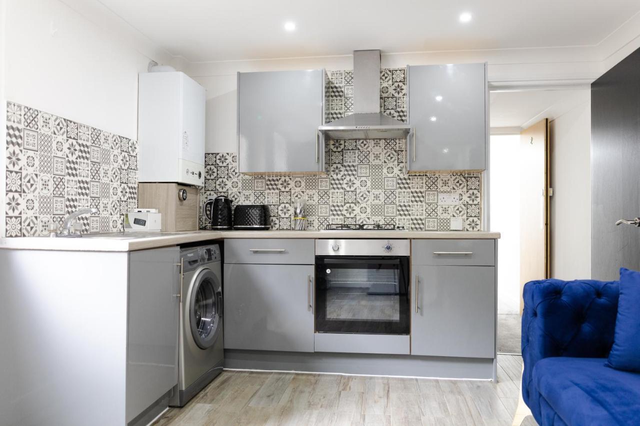 Chic Urban 2 Bedroom Apartments カーディフ エクステリア 写真