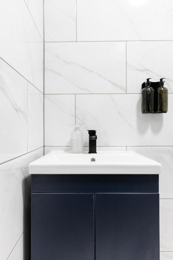 Chic Urban 2 Bedroom Apartments カーディフ エクステリア 写真