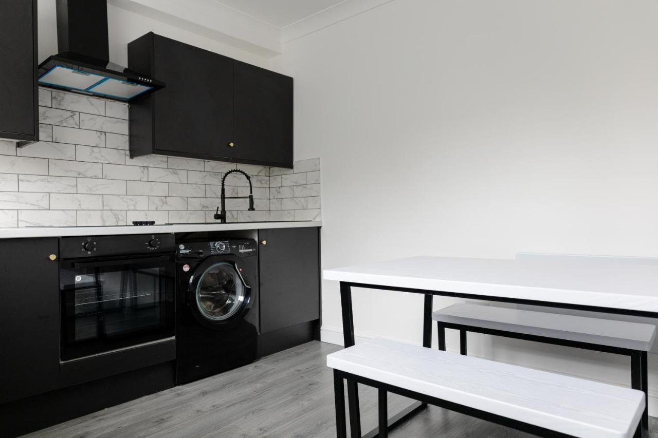 Chic Urban 2 Bedroom Apartments カーディフ エクステリア 写真