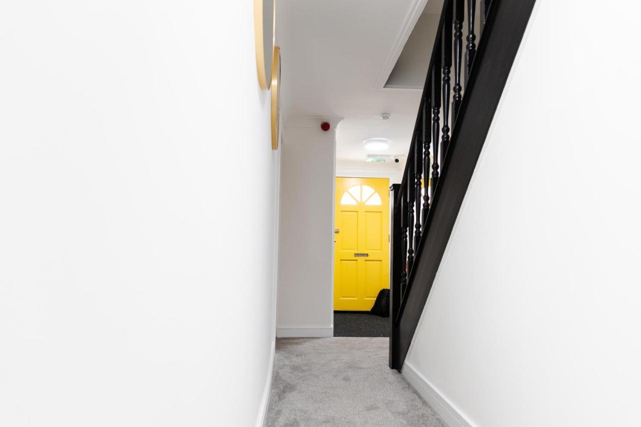 Chic Urban 2 Bedroom Apartments カーディフ エクステリア 写真