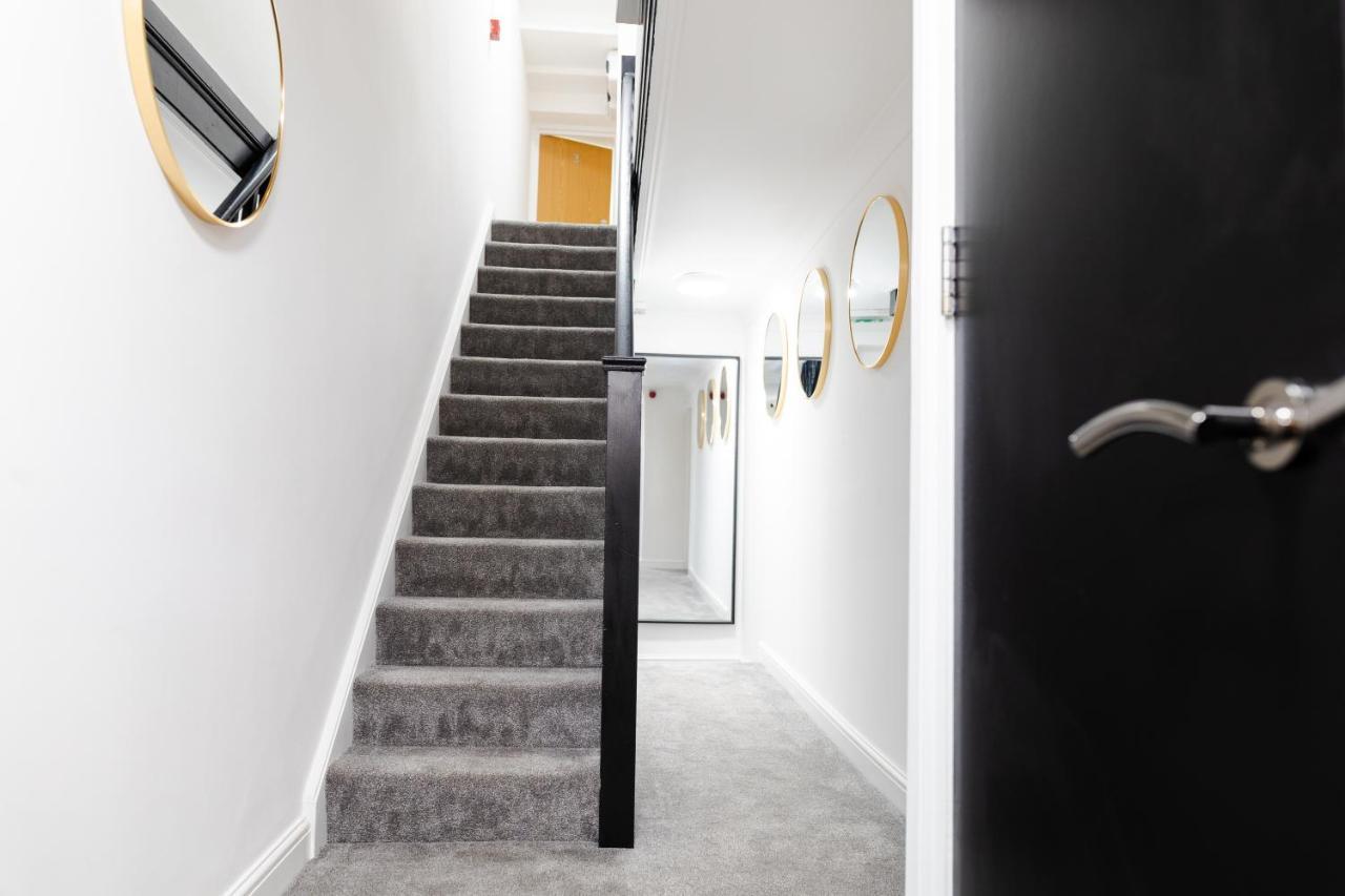 Chic Urban 2 Bedroom Apartments カーディフ エクステリア 写真