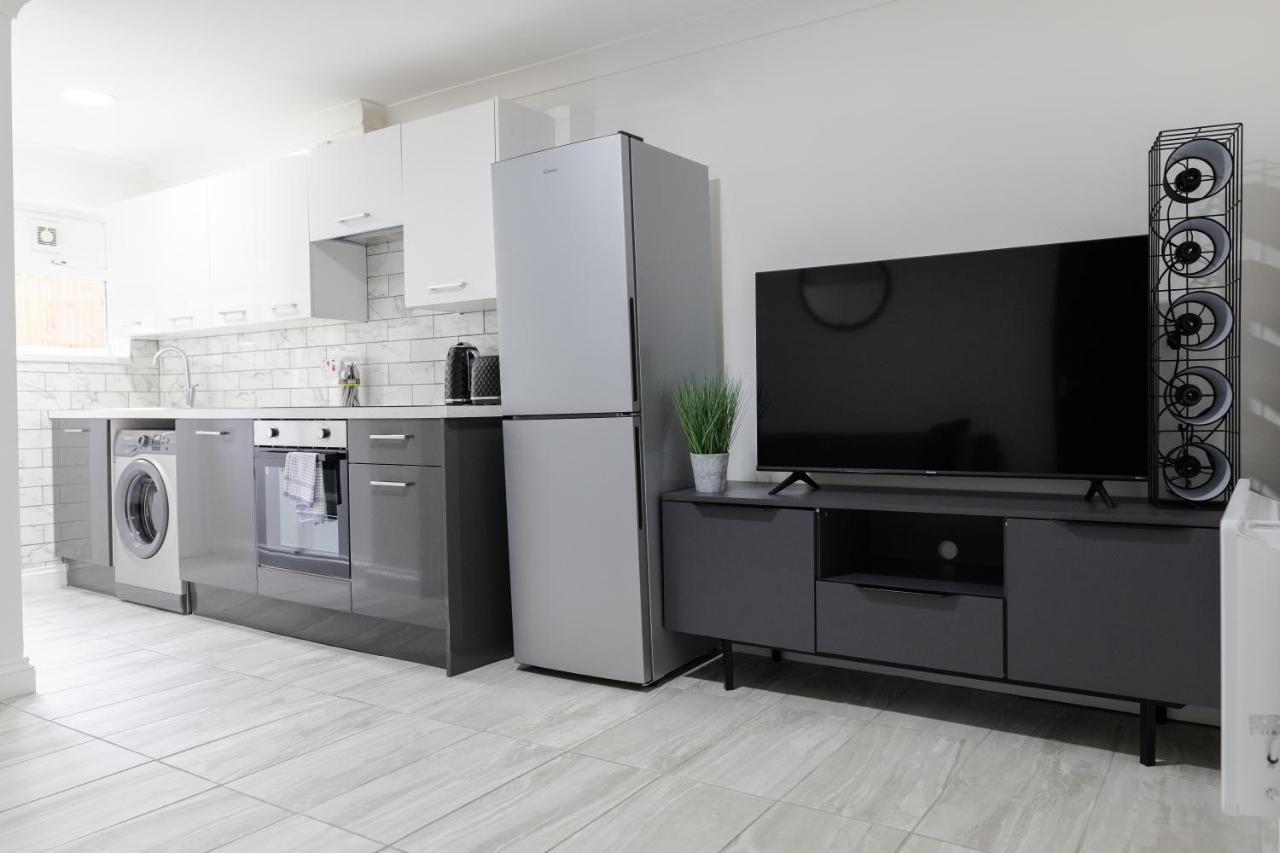 Chic Urban 2 Bedroom Apartments カーディフ エクステリア 写真