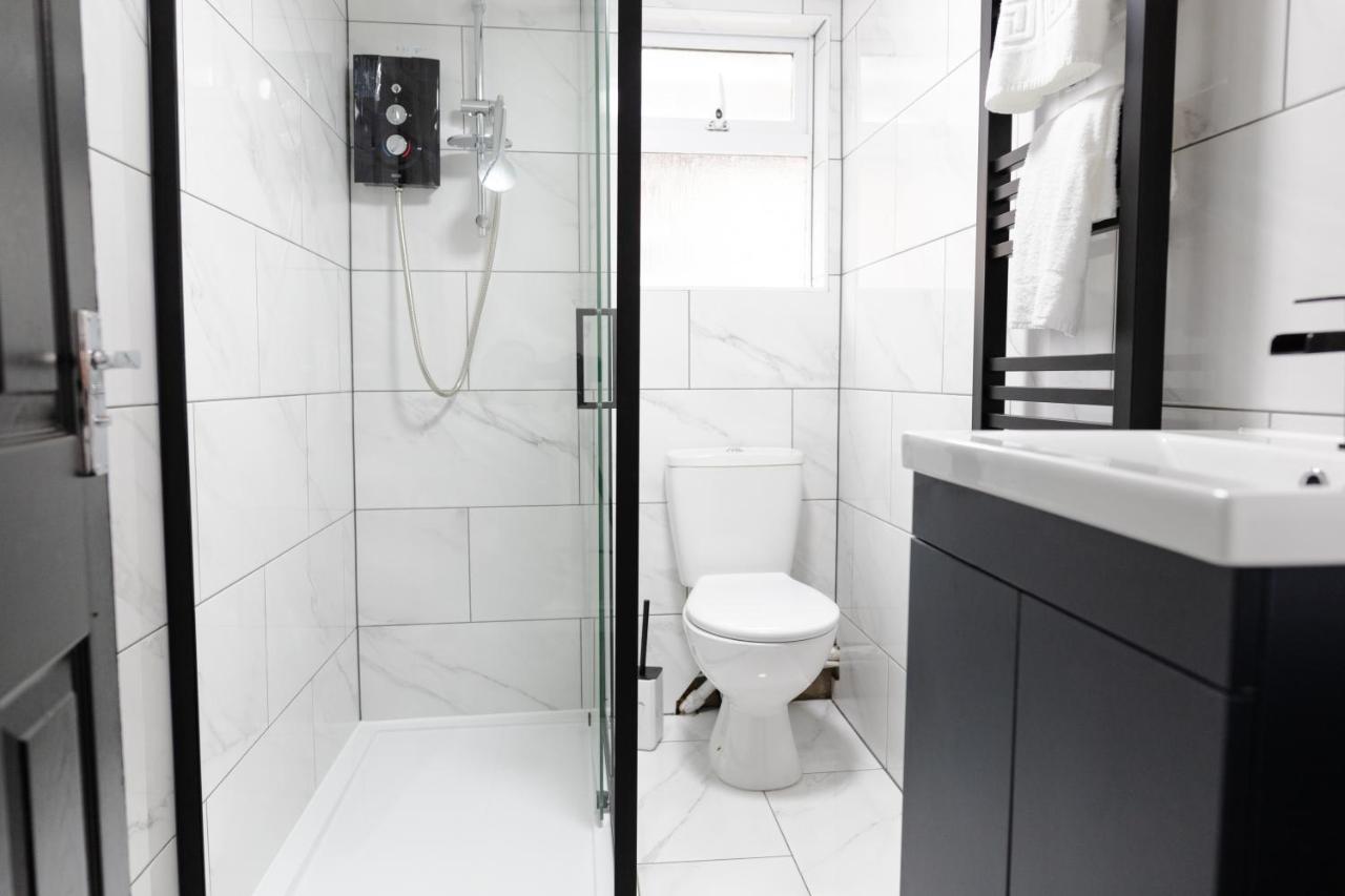 Chic Urban 2 Bedroom Apartments カーディフ エクステリア 写真