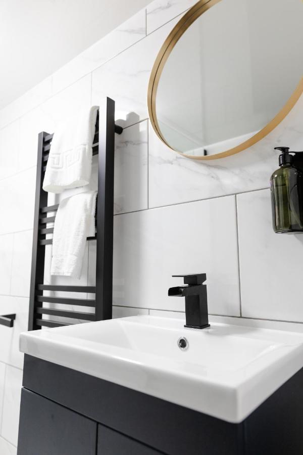 Chic Urban 2 Bedroom Apartments カーディフ エクステリア 写真