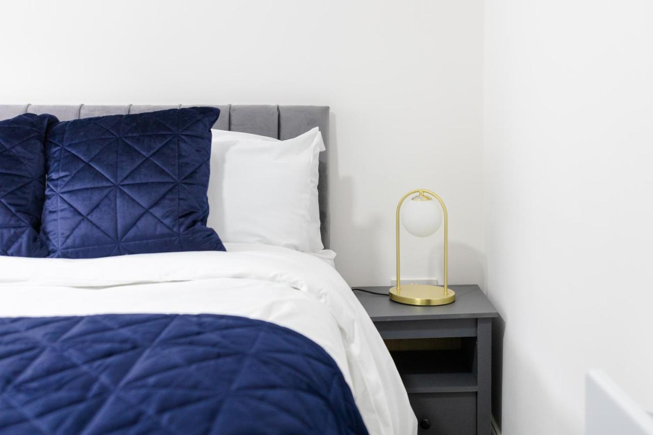 Chic Urban 2 Bedroom Apartments カーディフ エクステリア 写真