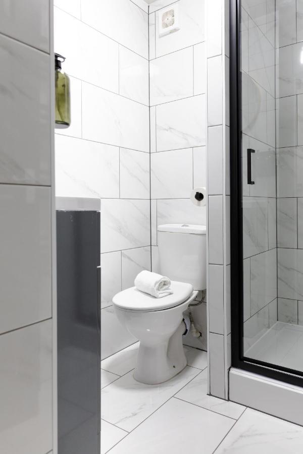 Chic Urban 2 Bedroom Apartments カーディフ エクステリア 写真